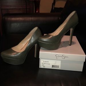 Jessica Simpson-WALEO size 9M